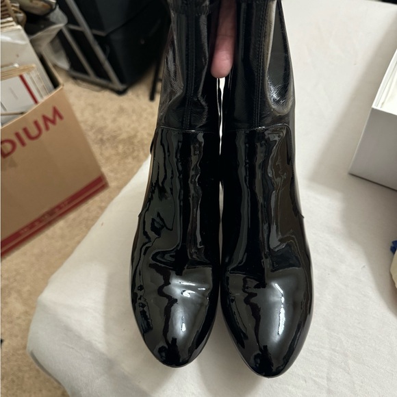 Authentic LV Patent Leather Boots with the Flower Heels. - Picture 10 of 16
